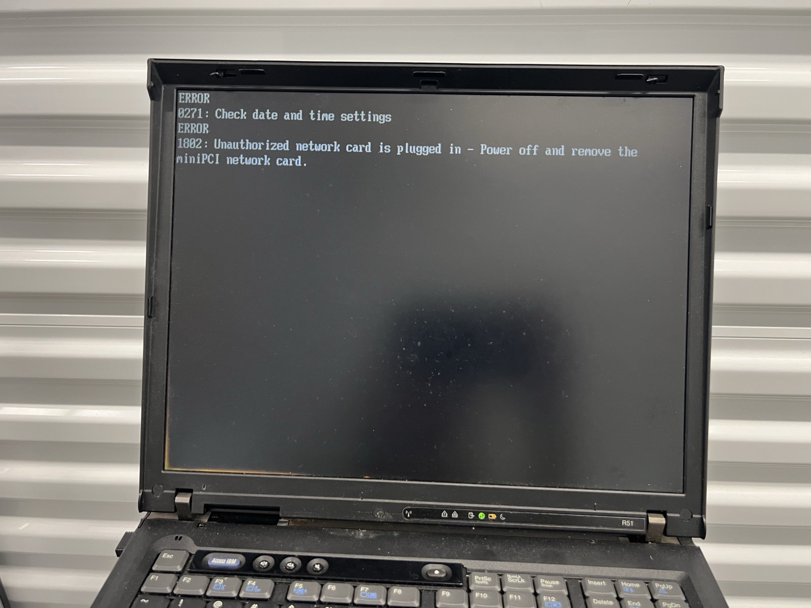 IBM ThinkPad R51 15″ Laptop Intel Pentium HDD Windows XP AS IS