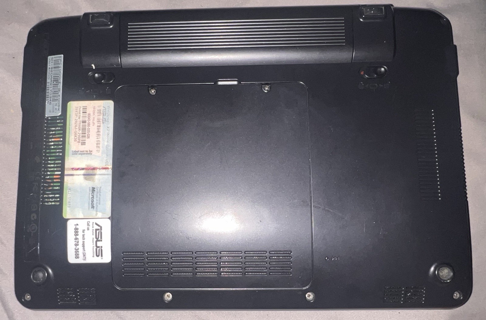 Asus Eee PC 1000HE Mini Laptop. 160GB HDD AND 1GB RAM. For parts or repair