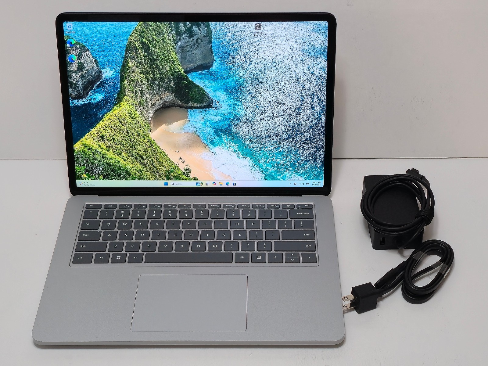 Surface Laptop Studio 1964 Core i7-11370H 32GB RAM 1TB SSD 14.4″ A2000 GPU 4 GB