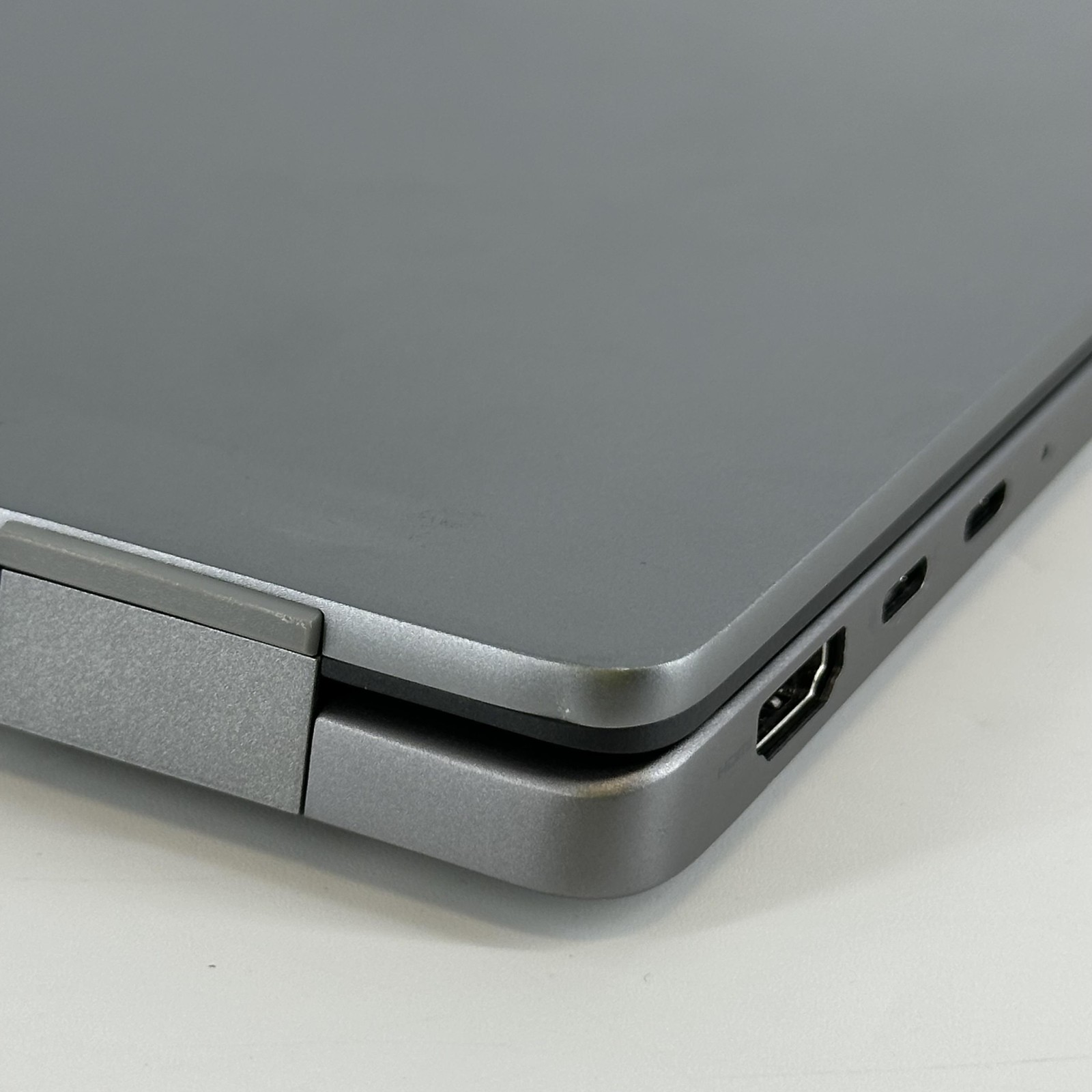 Dell Latitude 7450 14 Gray QHD+ TOUCH 3.8 GHz Ultra 7 165H 32GB 256GB SSD Good