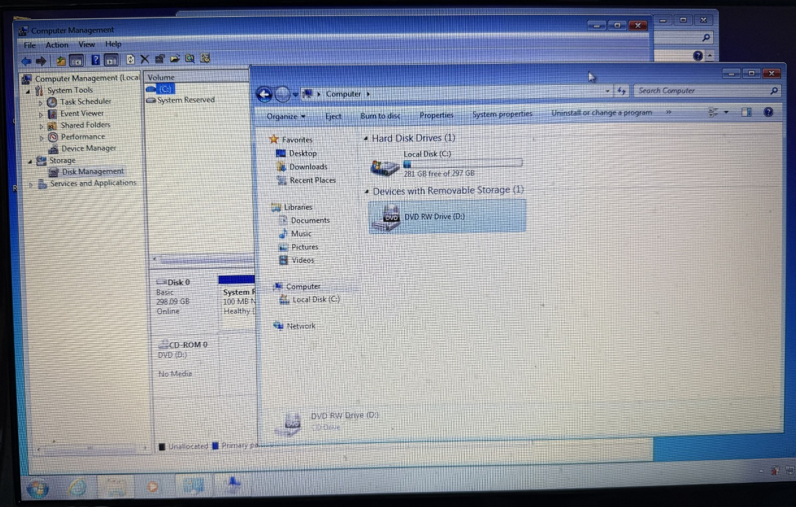 Lenovo IdeaPad Z560 15.6 Laptop Intel i3 M380 2.53 GHz 4 GB RAM 300GB *READ*
