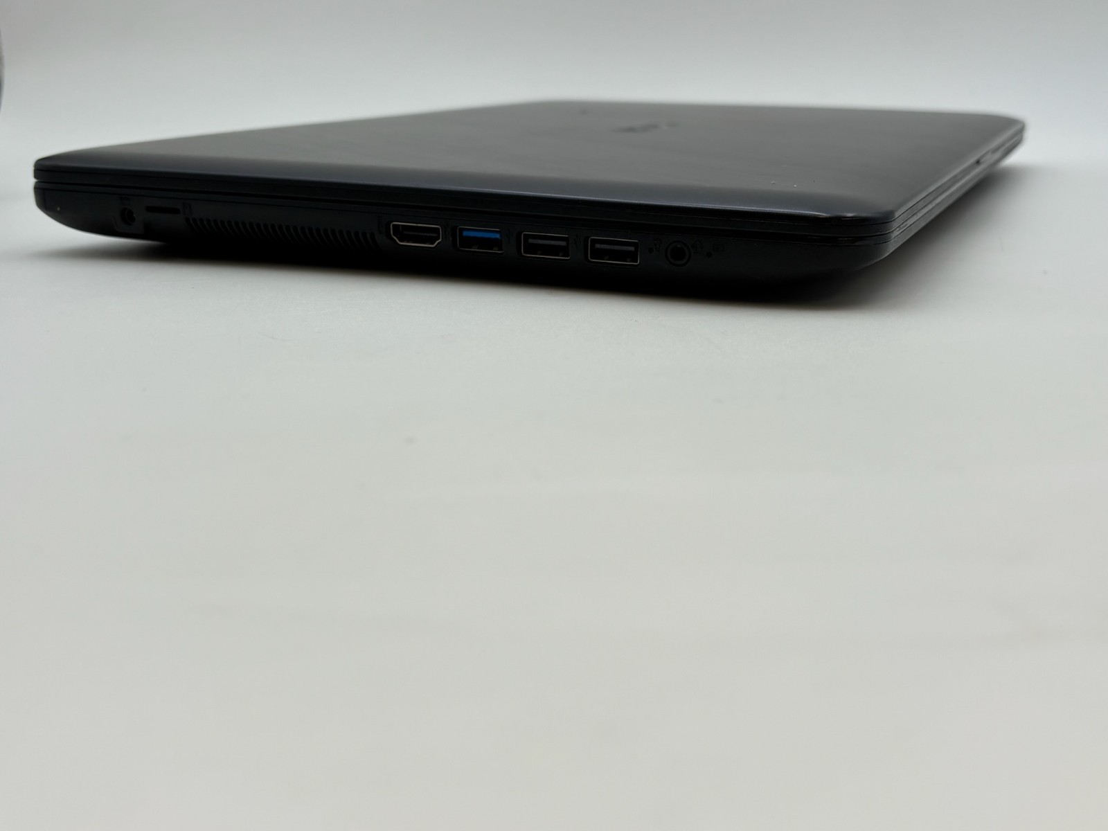 Asus VivoBook X540MAR_R543MA 15.6″ 1 TB HDD 4 GB RAM Celeron N4020 Win 11 Home