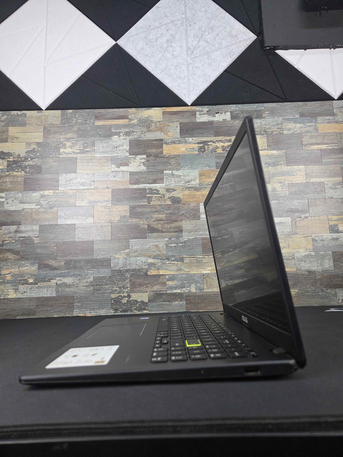 ASUS VivoBook 15 15.6″ (64GB eMMC, Intel Celeron N, ‎2.8 GHz, 4GB) Laptop -…
