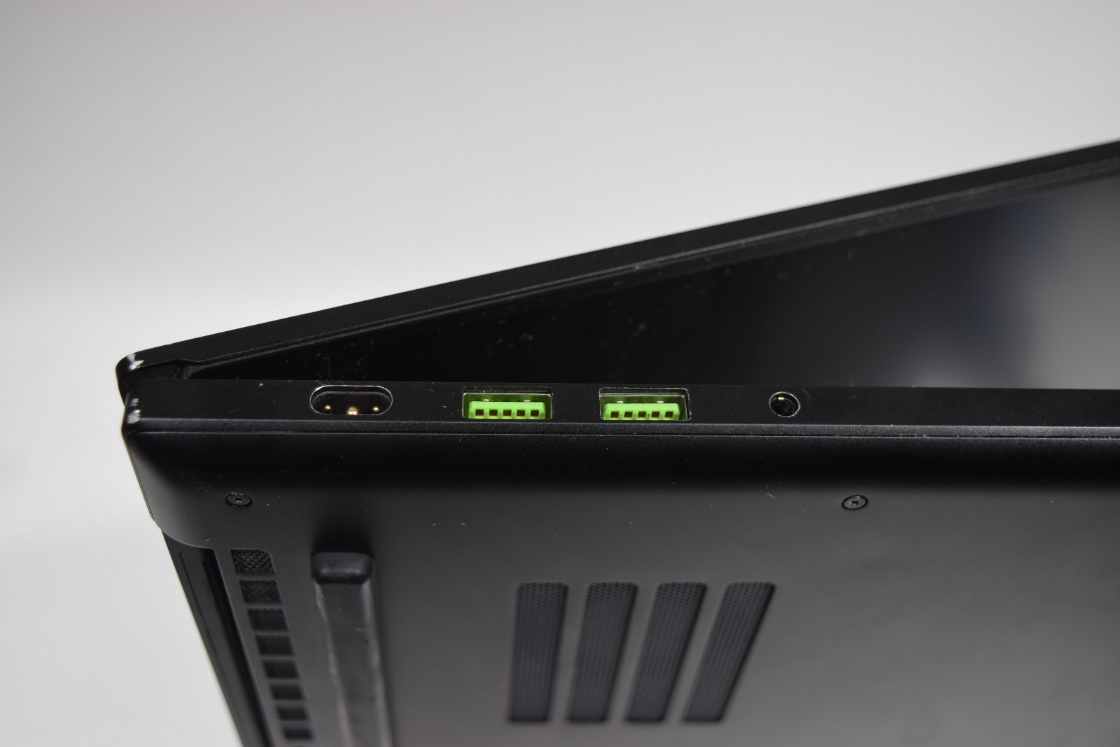 Razer Blade 15″ Advanced 2019 I7-8750H RTX 2070 MAX-Q *PARTS OR REPAIR* *READ*