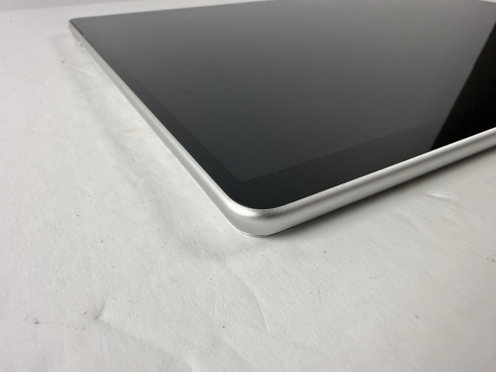 Microsoft Surface Pro 8 (1982) i5-1145G7 – 16GB RAM – 256GB 120Hz – Win 11 Pro
