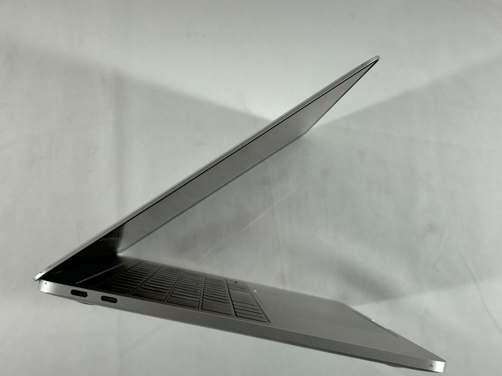 Macbook Pro 2017 | 13inch | intel Core i5 | 8GB |128GB SSD | Factory Reset Ready