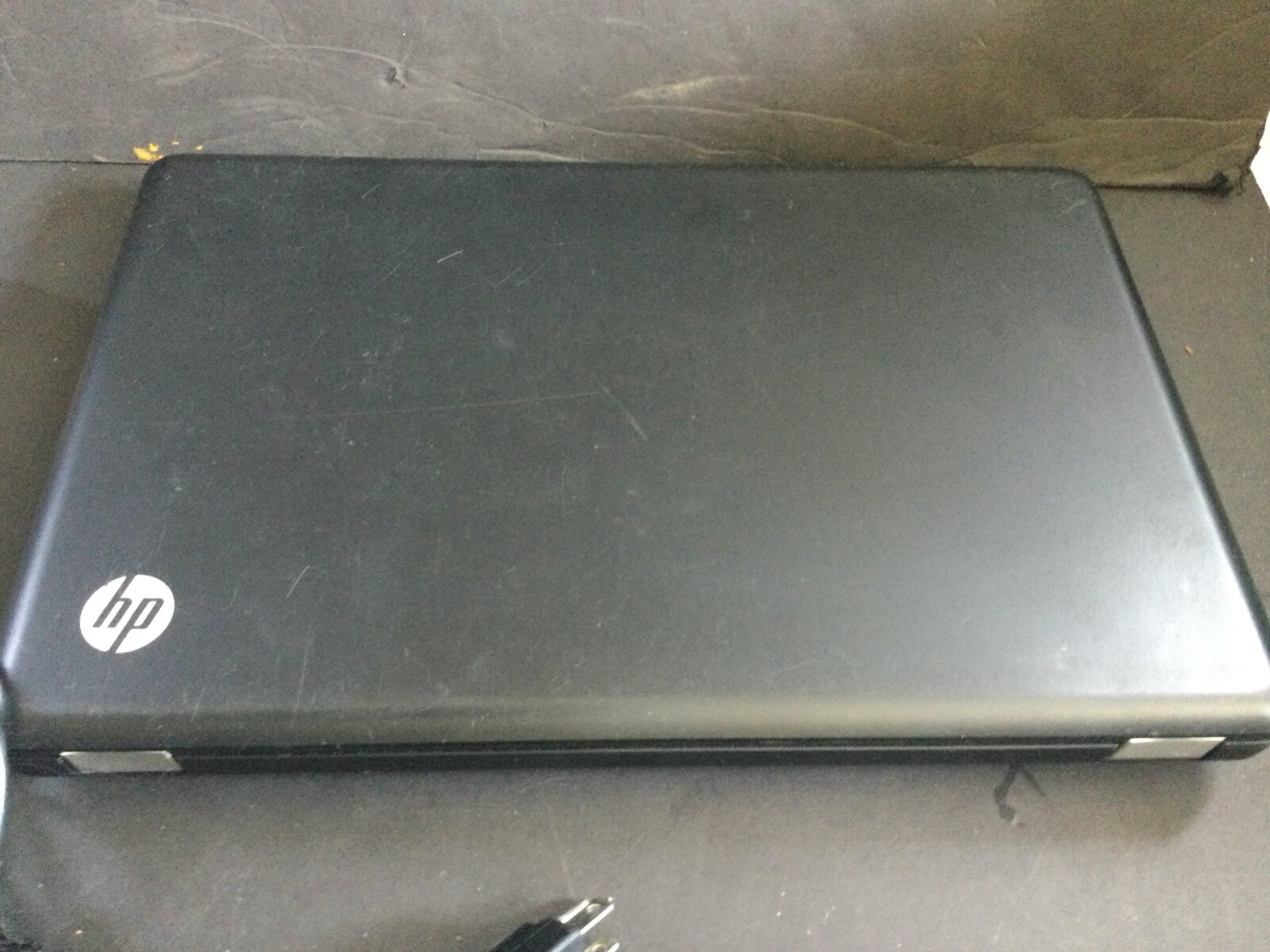 HP G56 Laptop 14 3/4″ with Charger , Speakers & MORE