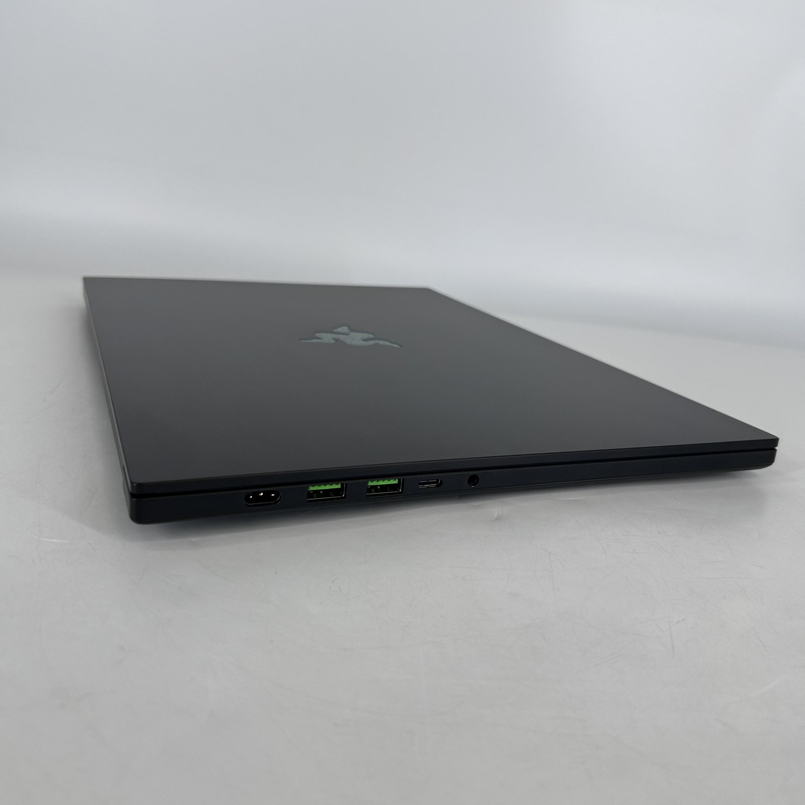 Razer Blade 16 Black 240Hz QHD+ 2.0 GHz Ryzen AI 9 HX 370 64GB 2TB/2TB RTX 5090