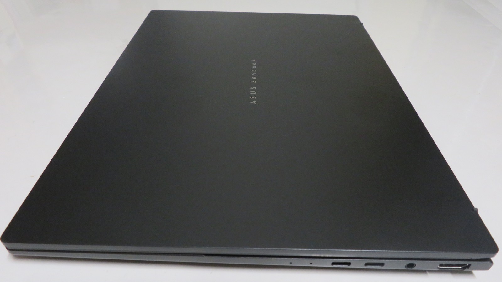ASUS Zenbook 14 UX3405CA 14″FHD+ OLED Touch Laptop Core Ultra 9 32GB RAM 1TB