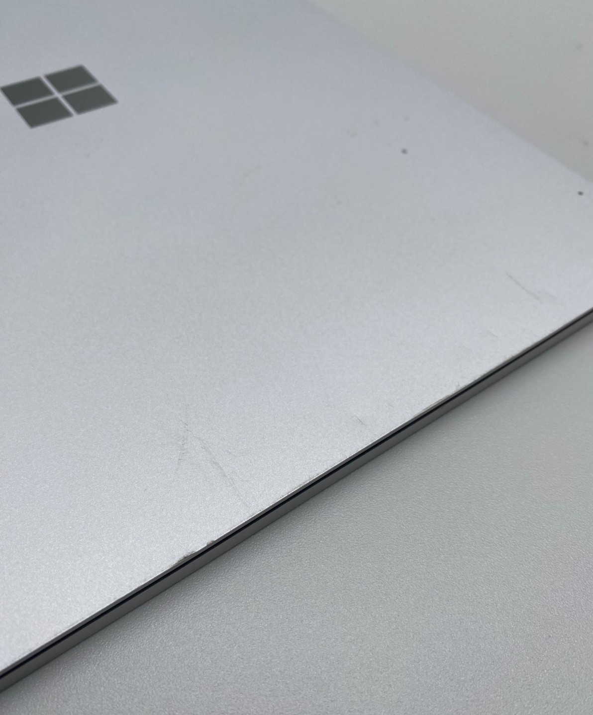 Microsoft Surface Book 2 1832 i7-8650U 1.9GHz 8GB DDR3 256GB SSD Silver Good