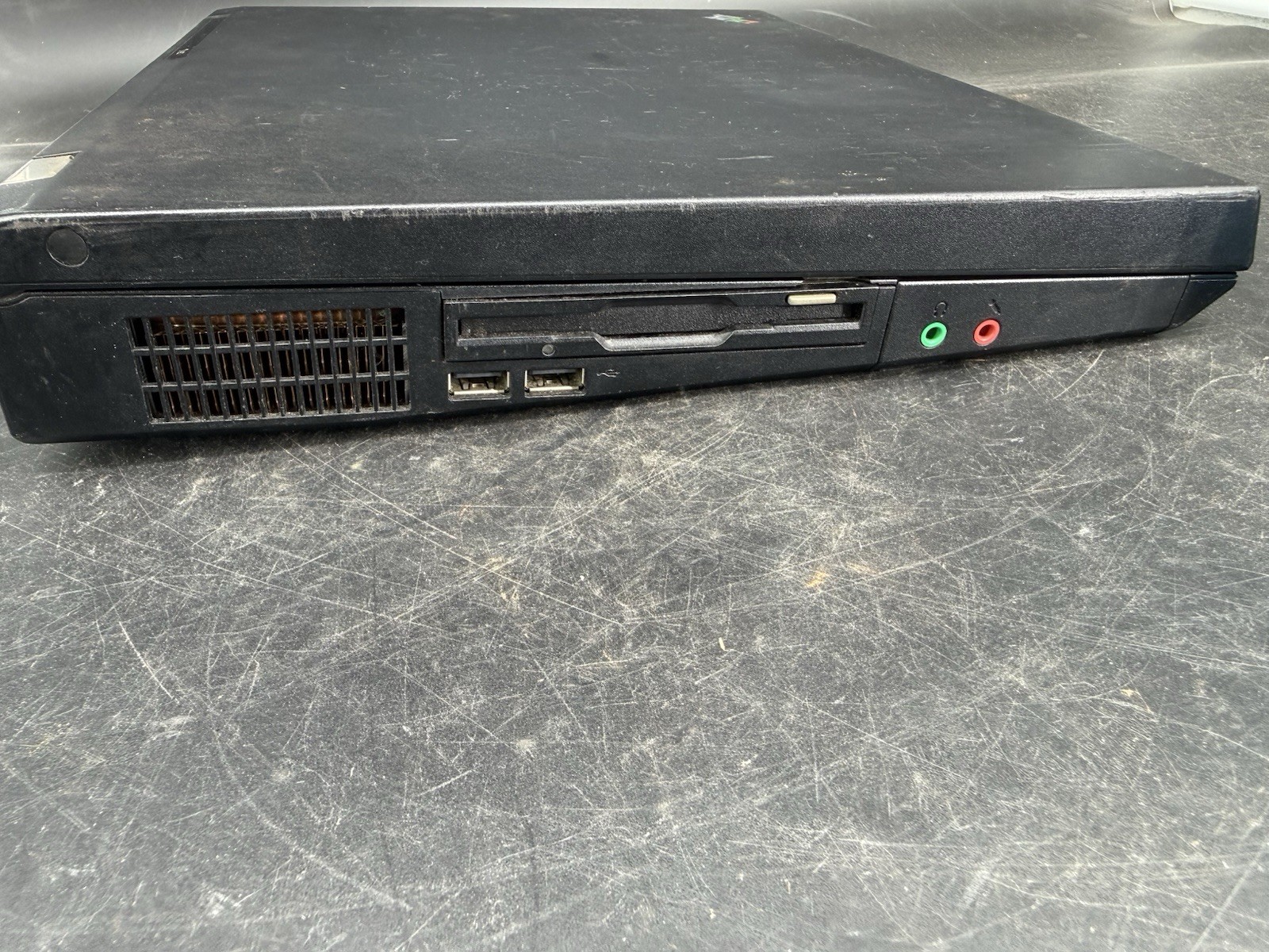 VINTAGE IBM ThinkPad G40 15.1” WinXPpro, 256Mb, 20GB, CD, Charger, Powers On