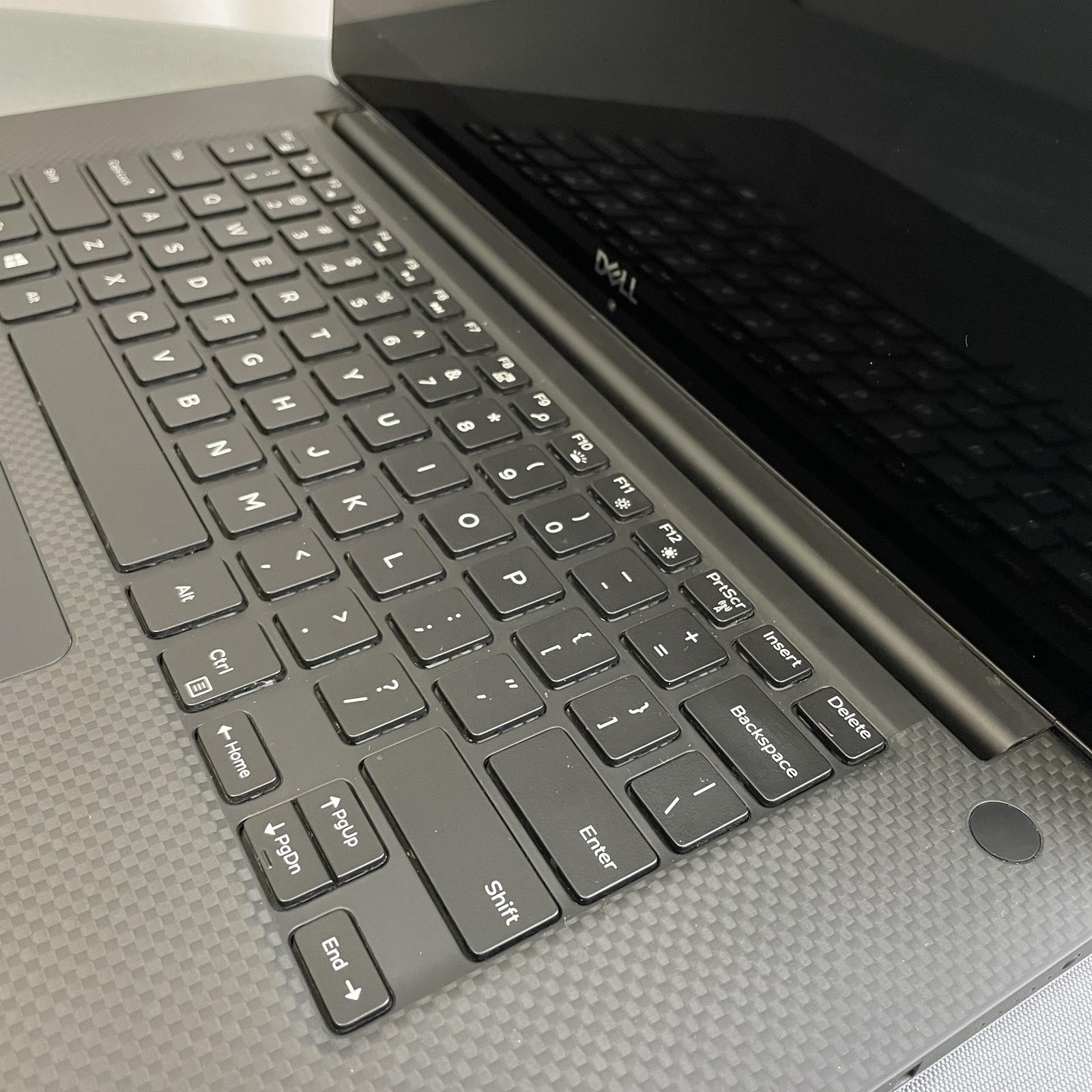 Dell Precision 5530 15.6″ 4K Touch i7-8850H 16GB 512GB NVMe, Win 11 Pro | Good