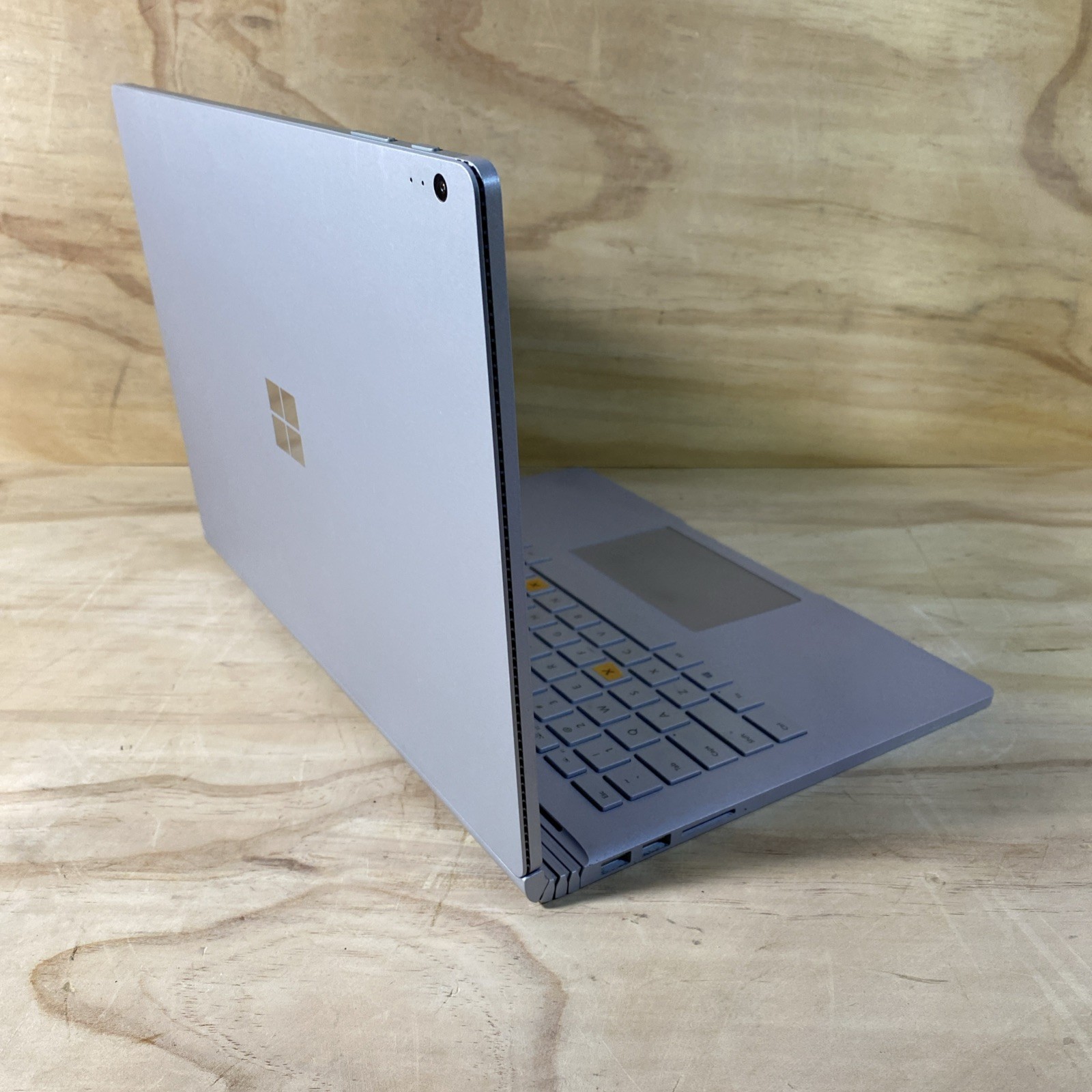 Microsoft SurfaceBook 13.5″ i5-6300U 2.40 GHz 8 GB RAM 128 GB SSD Win10/Read
