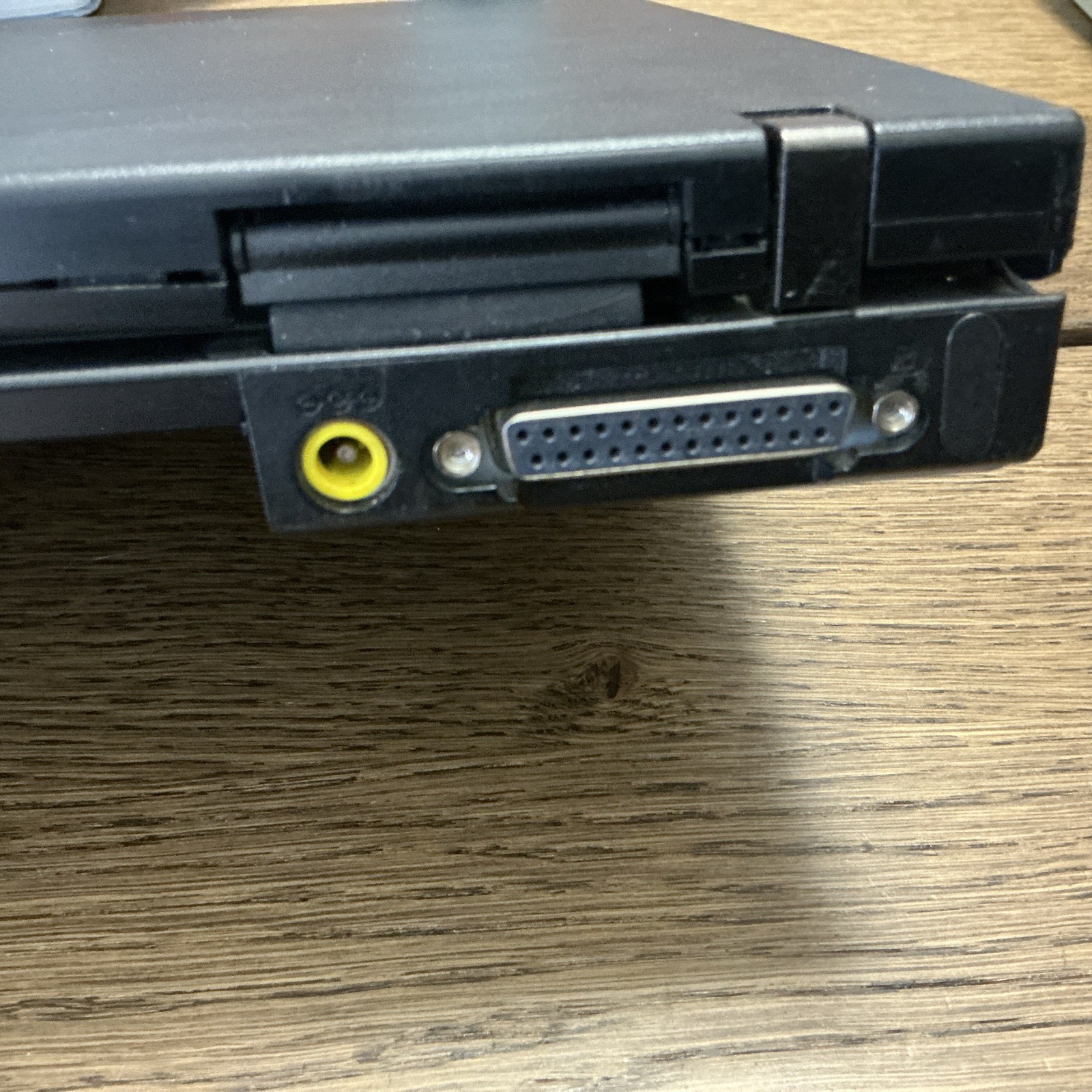 IBM ThinkPad R52 Intel Pentium M 1.86GHz – Dim Screen – READ