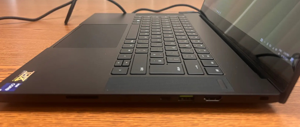 Razer Blade 15 RZ09-0409C 2021 4K UHD TOUCH 32GB 1TB SSD – RTX 3080 – Excellent