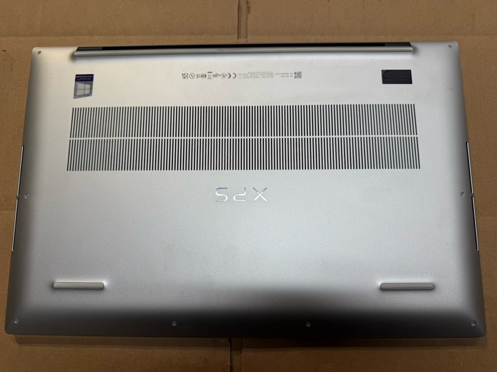 Dell XPS 17 9700 FHD+ i9-10885H 2.40GHz 64GB 2TB RTX 2060 Win10 Pro
