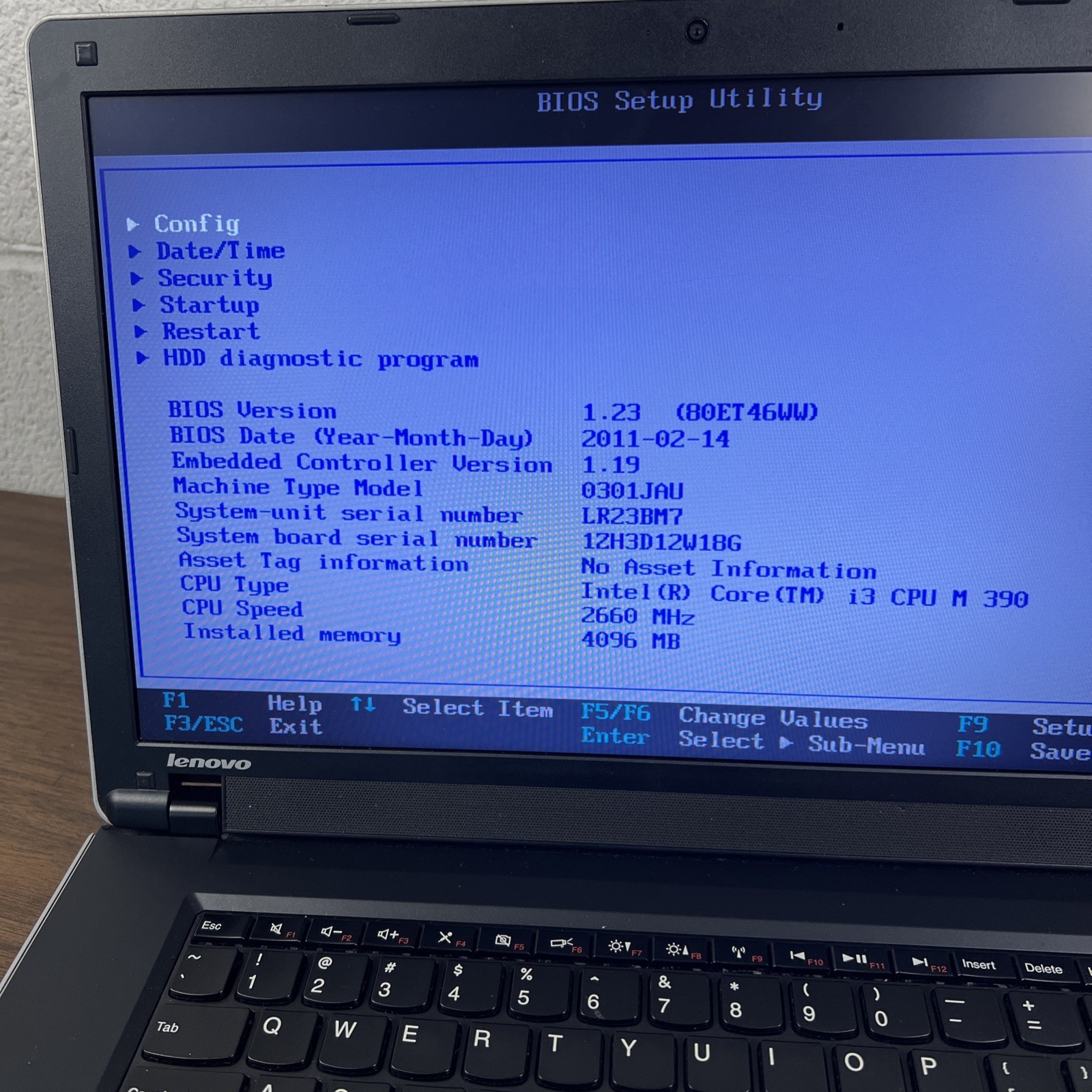 LENOVO THINKPAD EDGE 15 15.6″ Intel Core i3 M390 2.66GH 4GB RAM NO HDD / NO OS