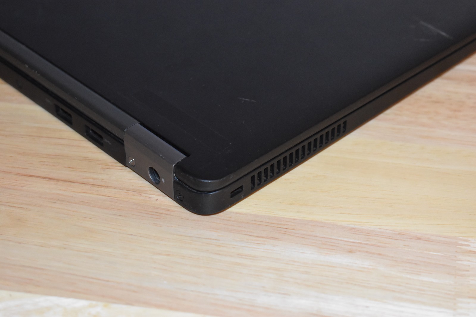 Dell Latitude E7470 Intel Core i7-6600U 2.6GHz 4GB RAM 128GB SSD Windows 10 Pro