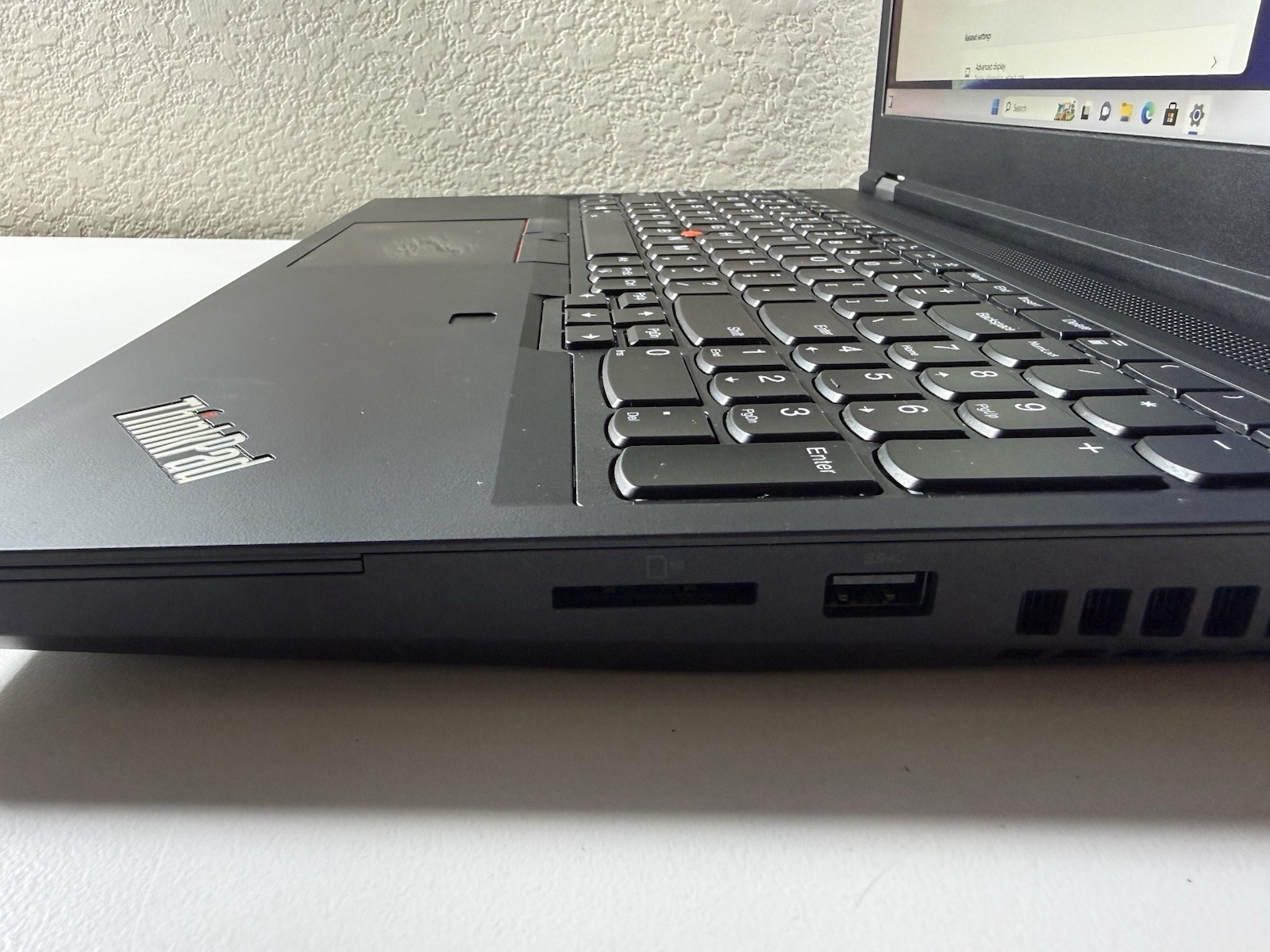 LENOVO THINKPAD P15 GEN 1 | CORE I7-10850H 512GB 16 GB RAM WIN 11 NVIDIA T1000