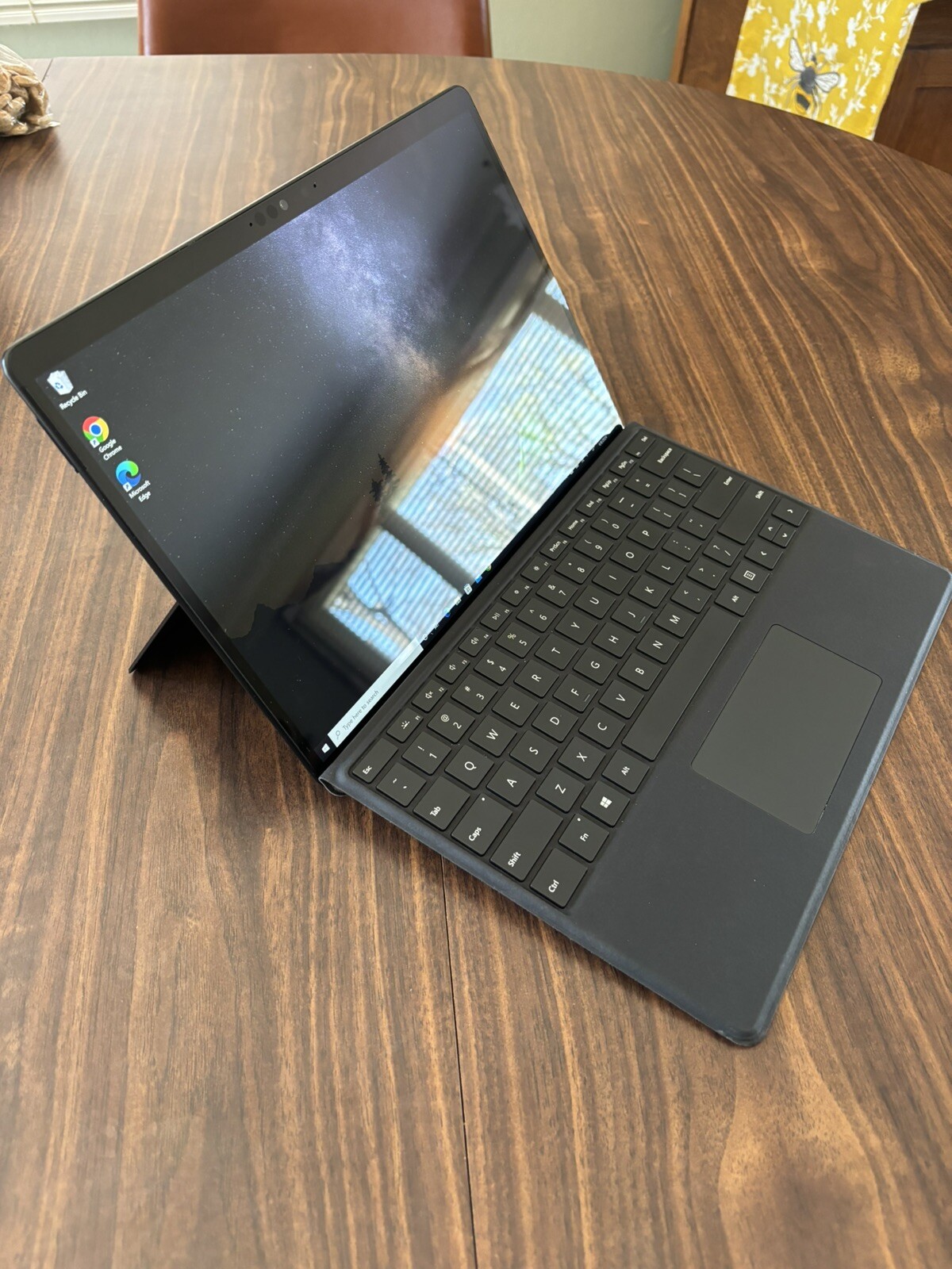 Microsoft Surface Pro X 13″ Touch (128GB SSD, Microsoft SQ1, 3.00 GHz, 8GB)
