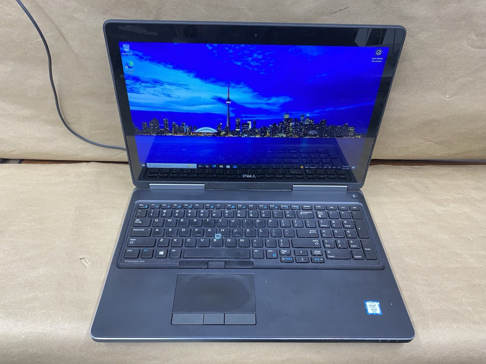 Dell Precision 7520 – FHD – Touch – E3-1545M – 16GB – 128GB – Win10 – READ