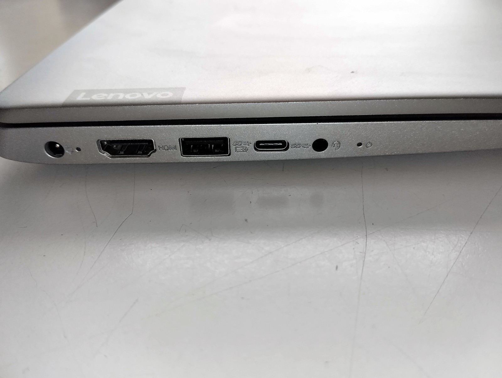 Lenovo ideapad 330S – Intel I3 2(4)x2.20GHz – 8GB RAM DDR4 – 500GB SSD