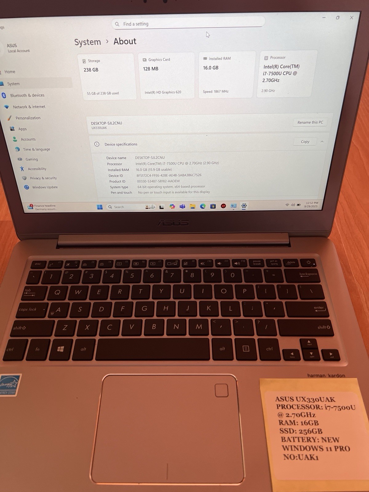 Asus UX330U(AK) , i7, 16 GB Ram, 256GB , Win 11 Pro, Zenbook Slime, New Battery