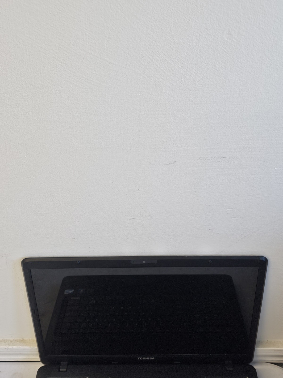 Toshiba Satellite C675-S7200 Laptop – Intel Pentium B940 – 4GB RAM – Read Desc.