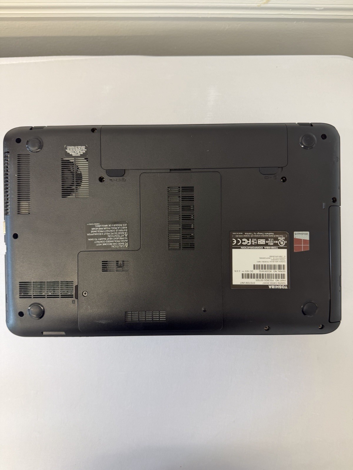 Toshiba Satellite Laptop – Good Screen – AMD E-300 – Read Des