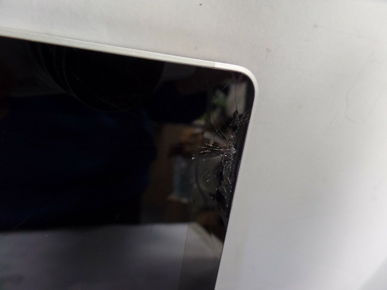 Microsoft Surface Book 1 1703 13″ i7 16GB 1TB SSD ***AS IS NO POWER/CRACKED***