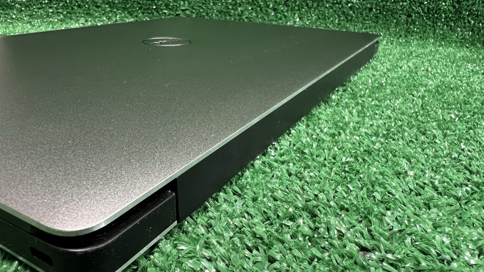 Dell XPS 15 9560 15.6″ i5-7300HQ, GTX 1050, 8GB RAM, 256GB SSD, Win 10.