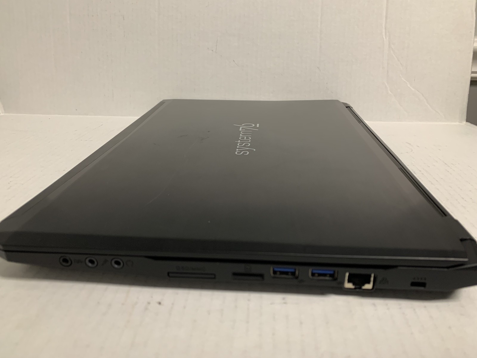 System 76 Oryx Pro Laptop Intel Core i7-6820HK 8GB Ram 500GB SSD 970M GPU – Read