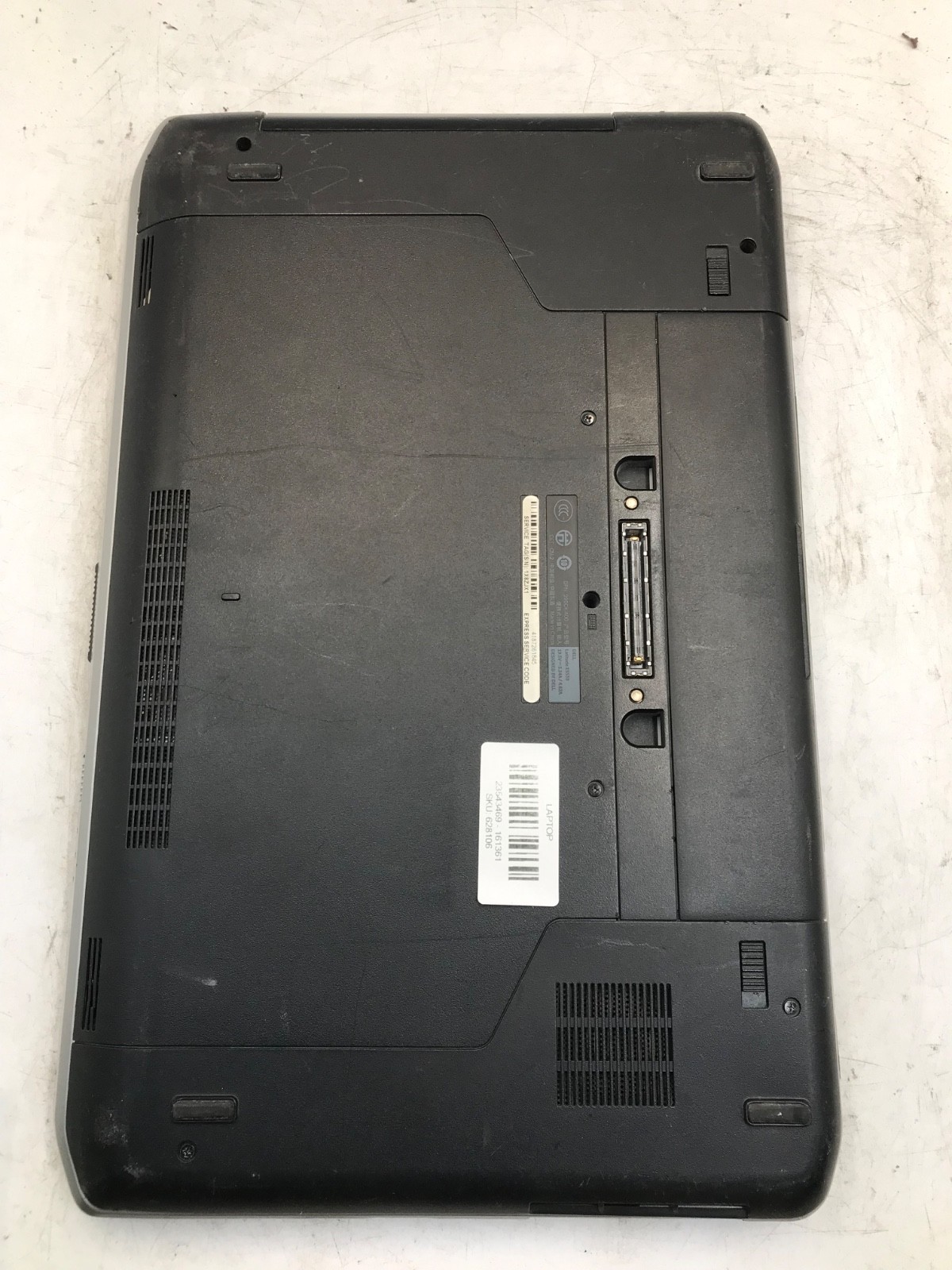 Dell latitude E5530 Intel i3-3120M 2.5GHz 4GB RAM 15″ Laptop-BOOTS/BAD HINGE-MZ