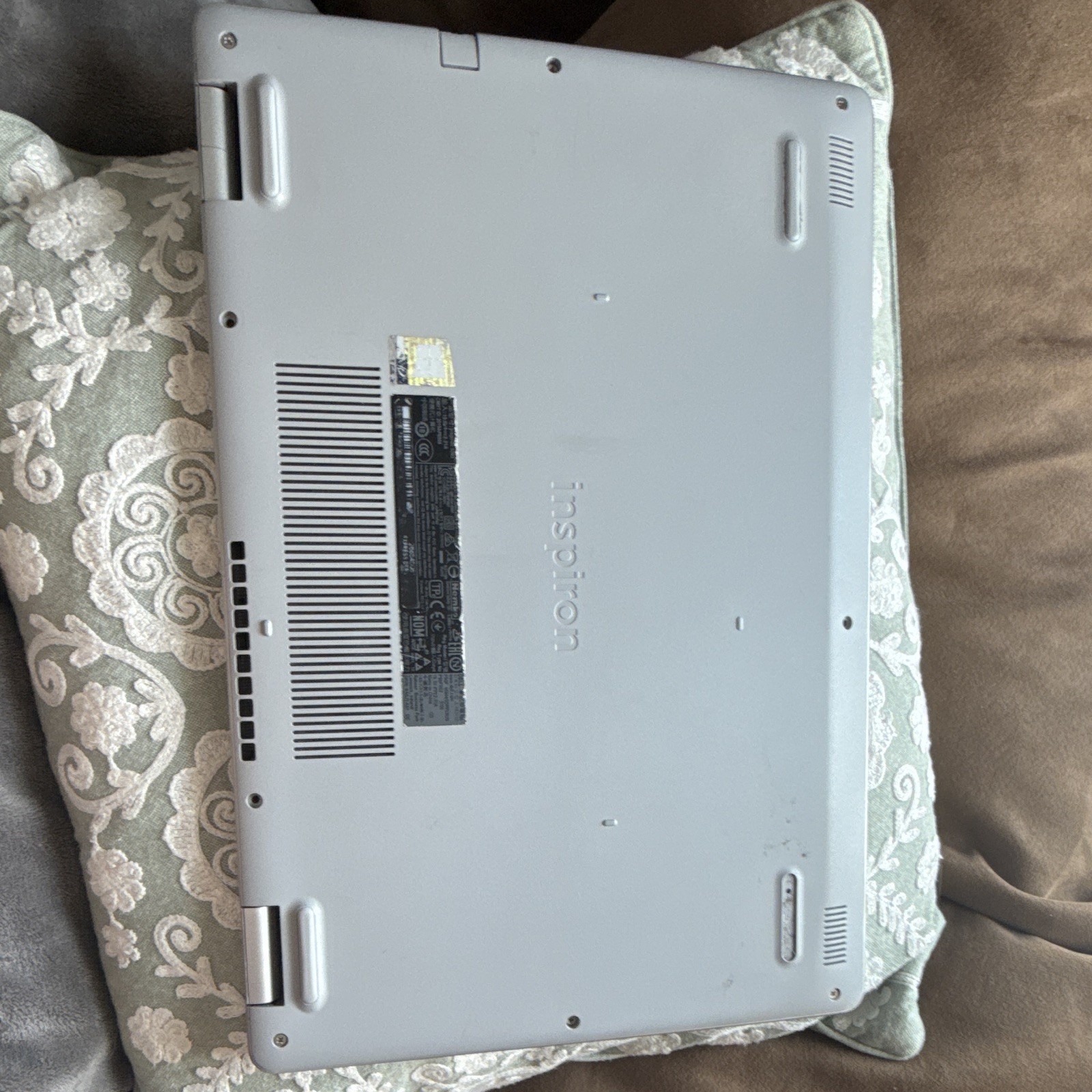 Dell Inspiron 15.3″ Silver Laptop i5 10th Gen 8GB RAM 256GB SSD FHD