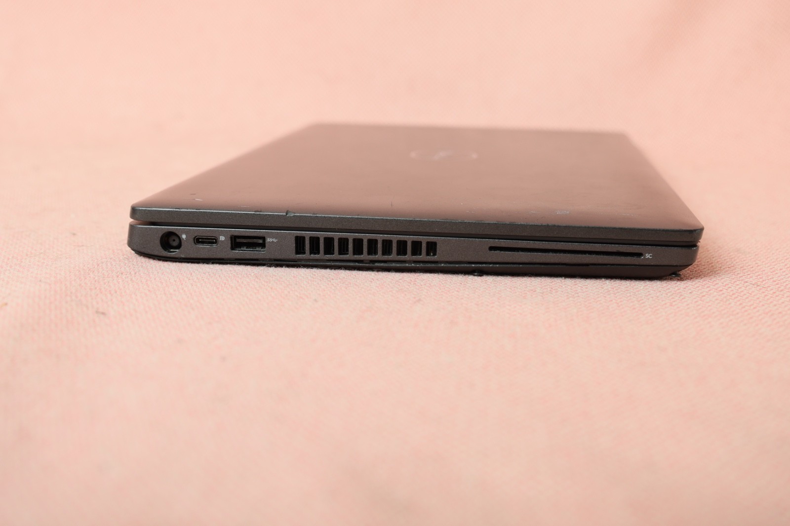 Dell Latitude 5400 14″ 1.6GHz i5-8365U No Ram No SSD Broken Screen