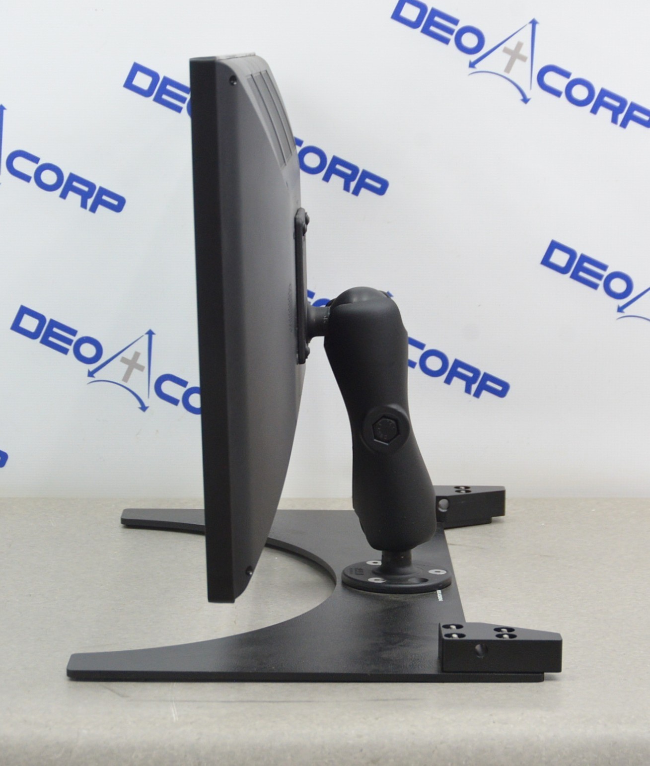 Dell Precision M6800 Laptop, 3M M2767PW Monitor W/ 33″ Large Case & Assembly