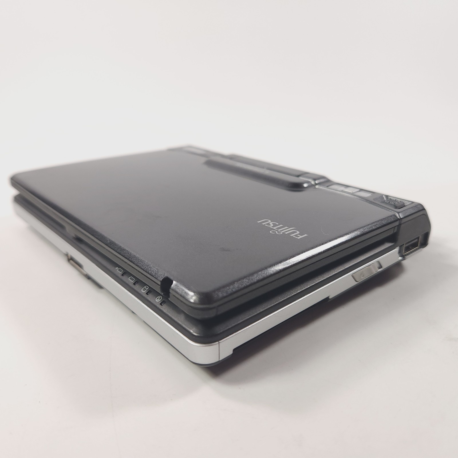 Retro Gaming Laptop Fujitsu U810 Intel 800 MHz 1 GB RAM 35 GB HD Windows XP Pro