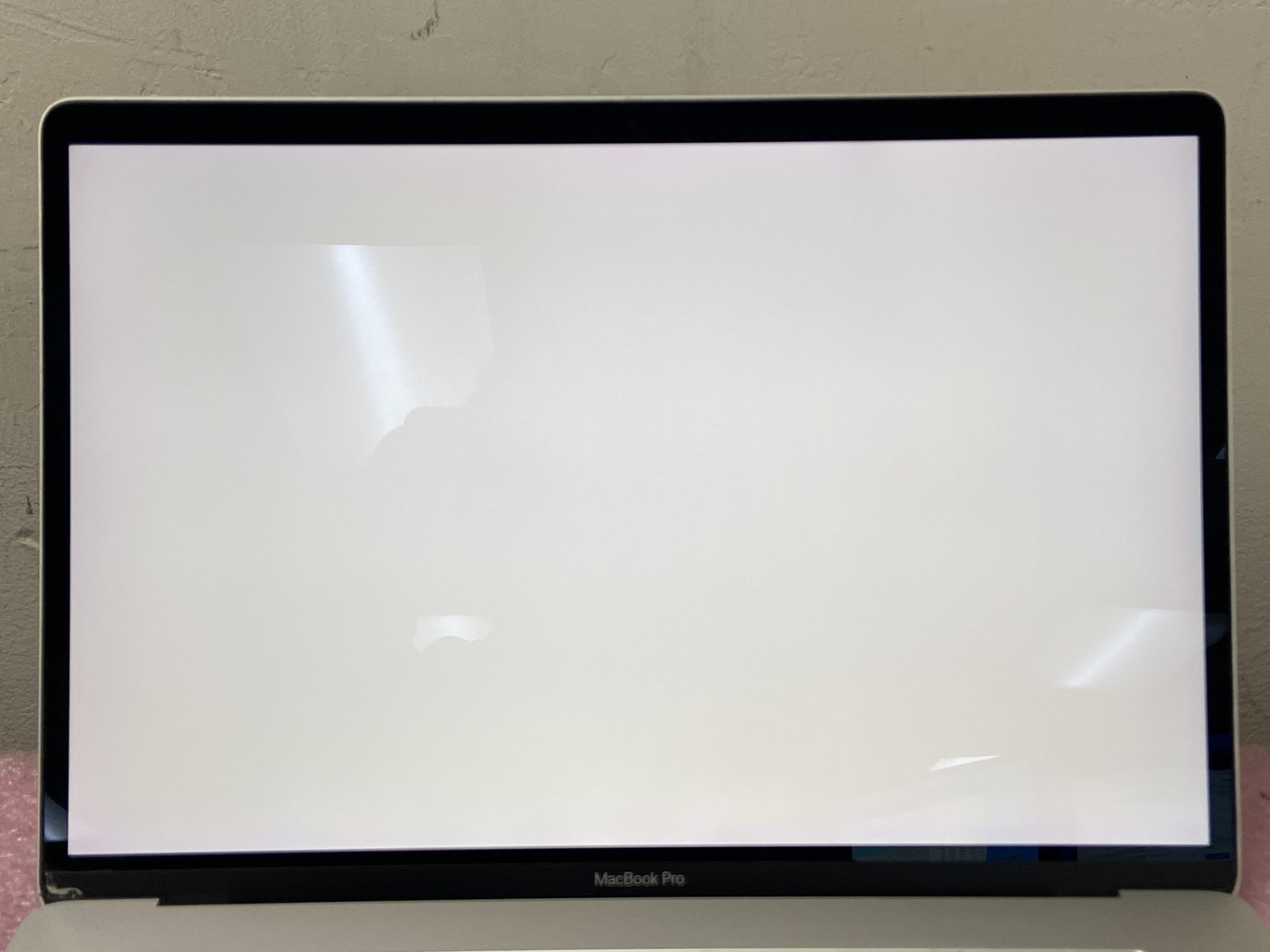 Apple MacBook Pro 2019 A1990 15.4″ i7-9750H 32GB RAM 512GB SSD *Read* – CLP43A