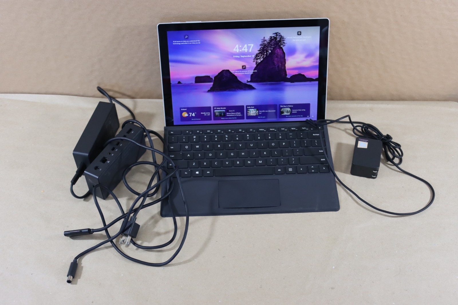 Microsoft Surface Pro 5 i5-7300U 8GB RAM 256GB Wi-Fi + LTE