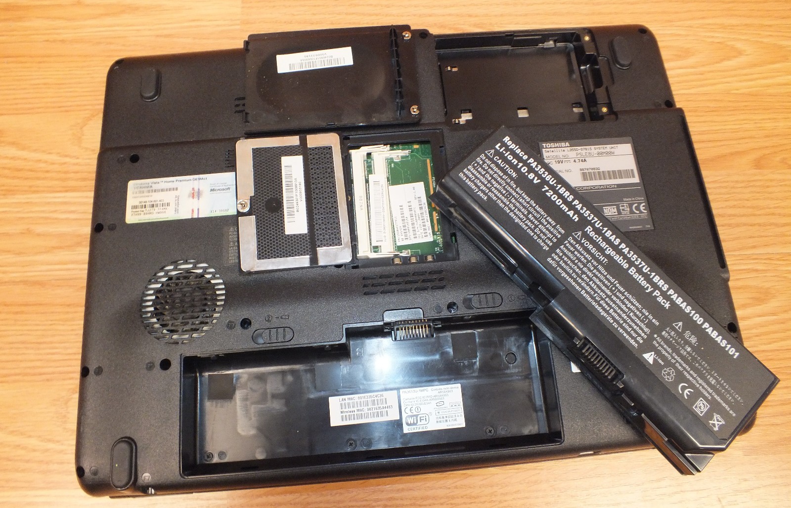 **FOR PARTS** Toshiba Satellite (PSLE8U-00M0) Navy Blue Laptop Only **READ**