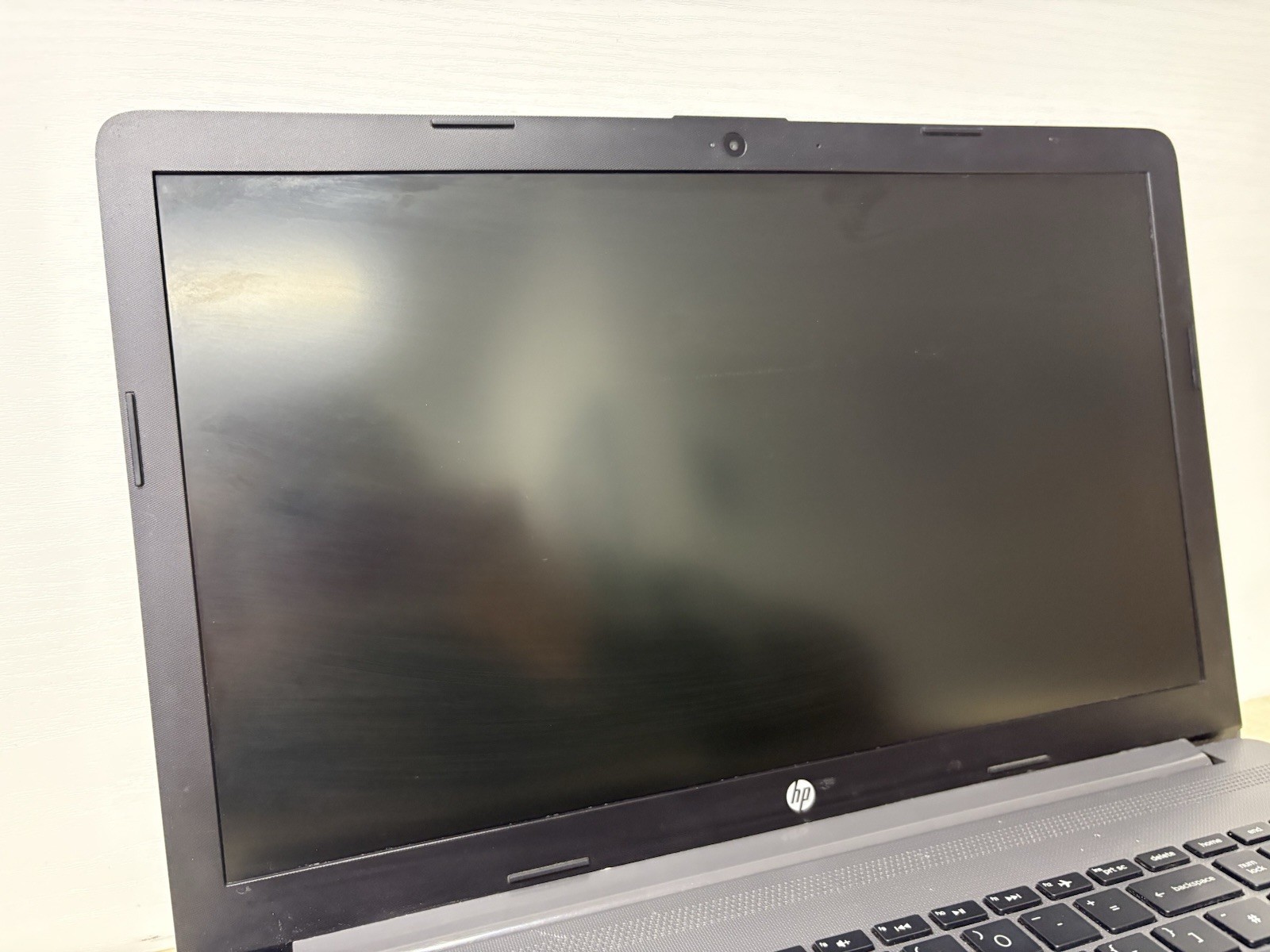 HP 255 G7 AMD Ryzen 3 2200U Radeon Vega 2.5GHz 15.6″ 8GB 256GB SSD Win 10 READ
