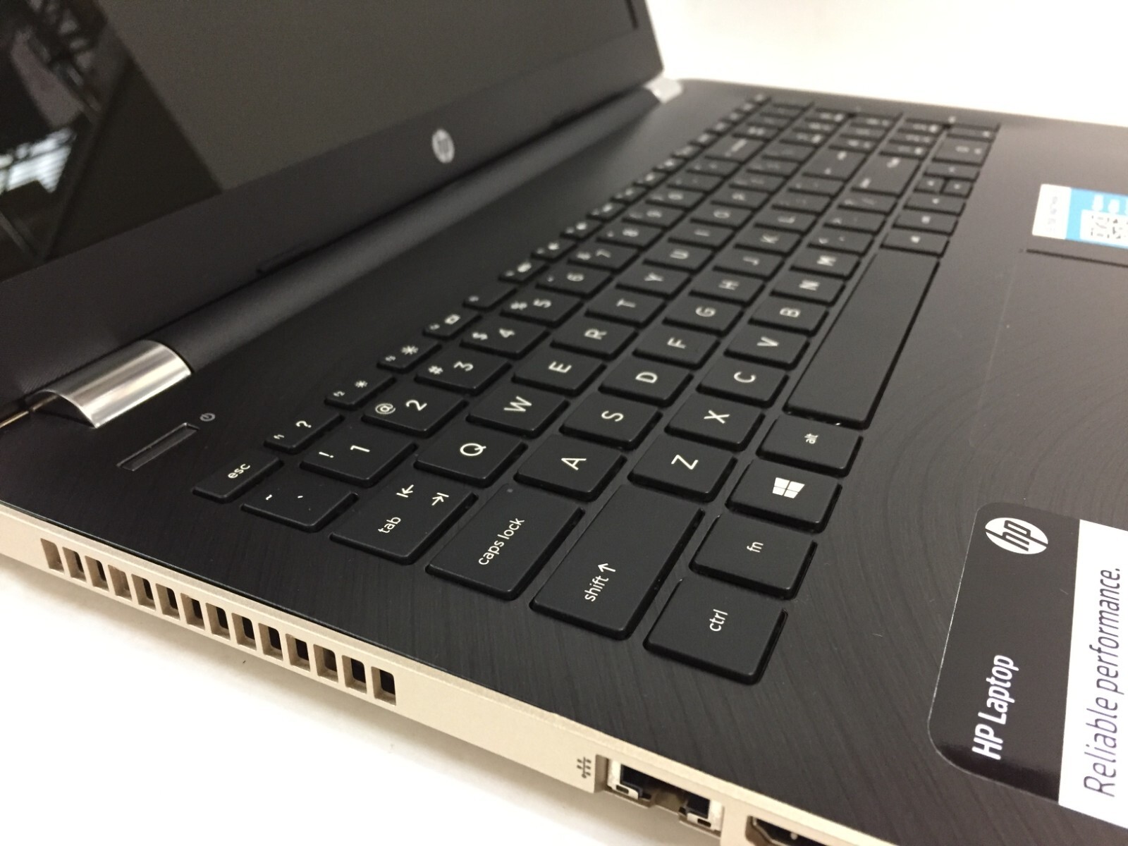 HP 15-bw006wm 2NM78UA 15.6″ Laptop/AMD E2-9000e/4GB RAM/500GB HDD/W10 Gold