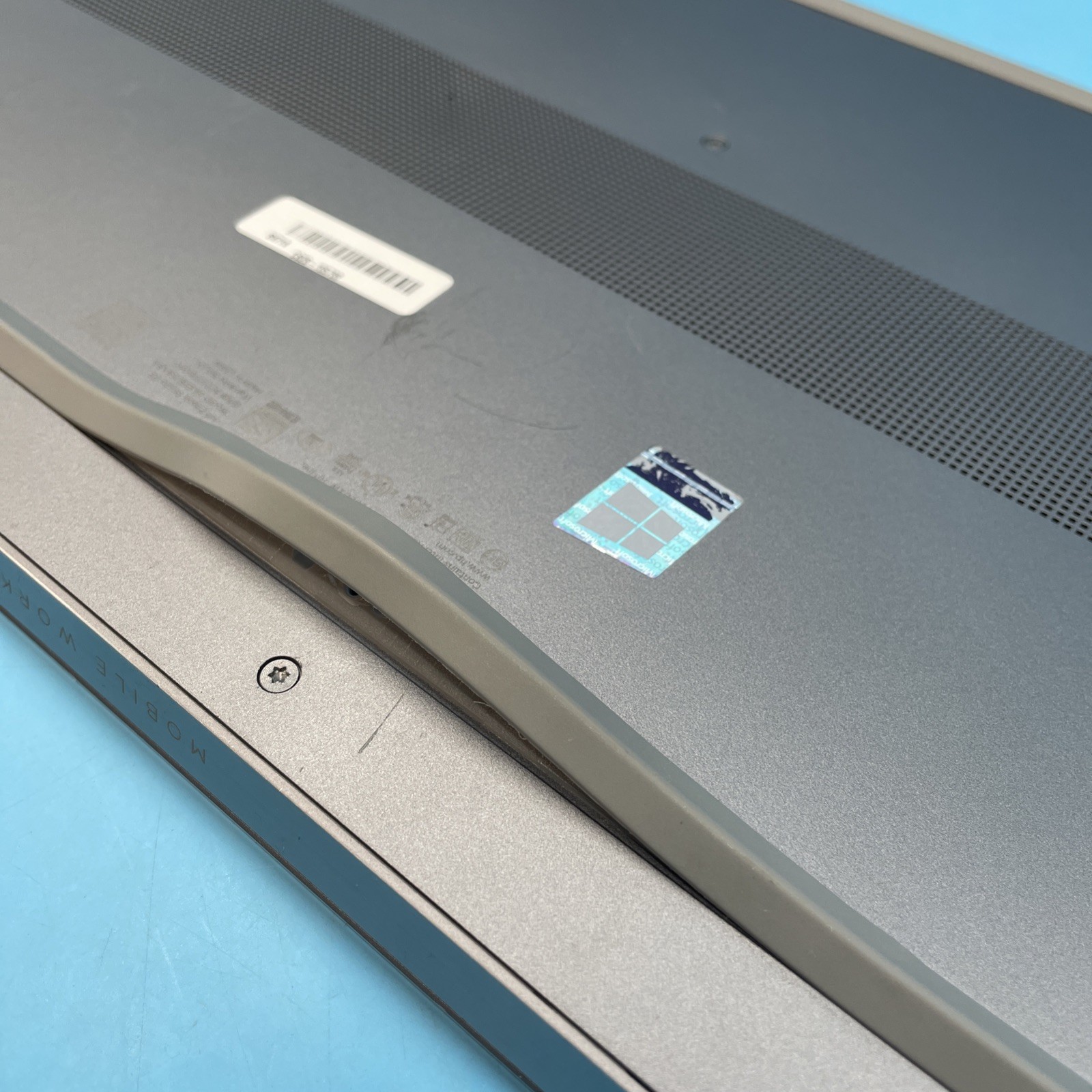 HP ZBook Studio G5 | i7-8850H | 8GB RAM | NO SSD | P1000 | NO OS | 61% BATT