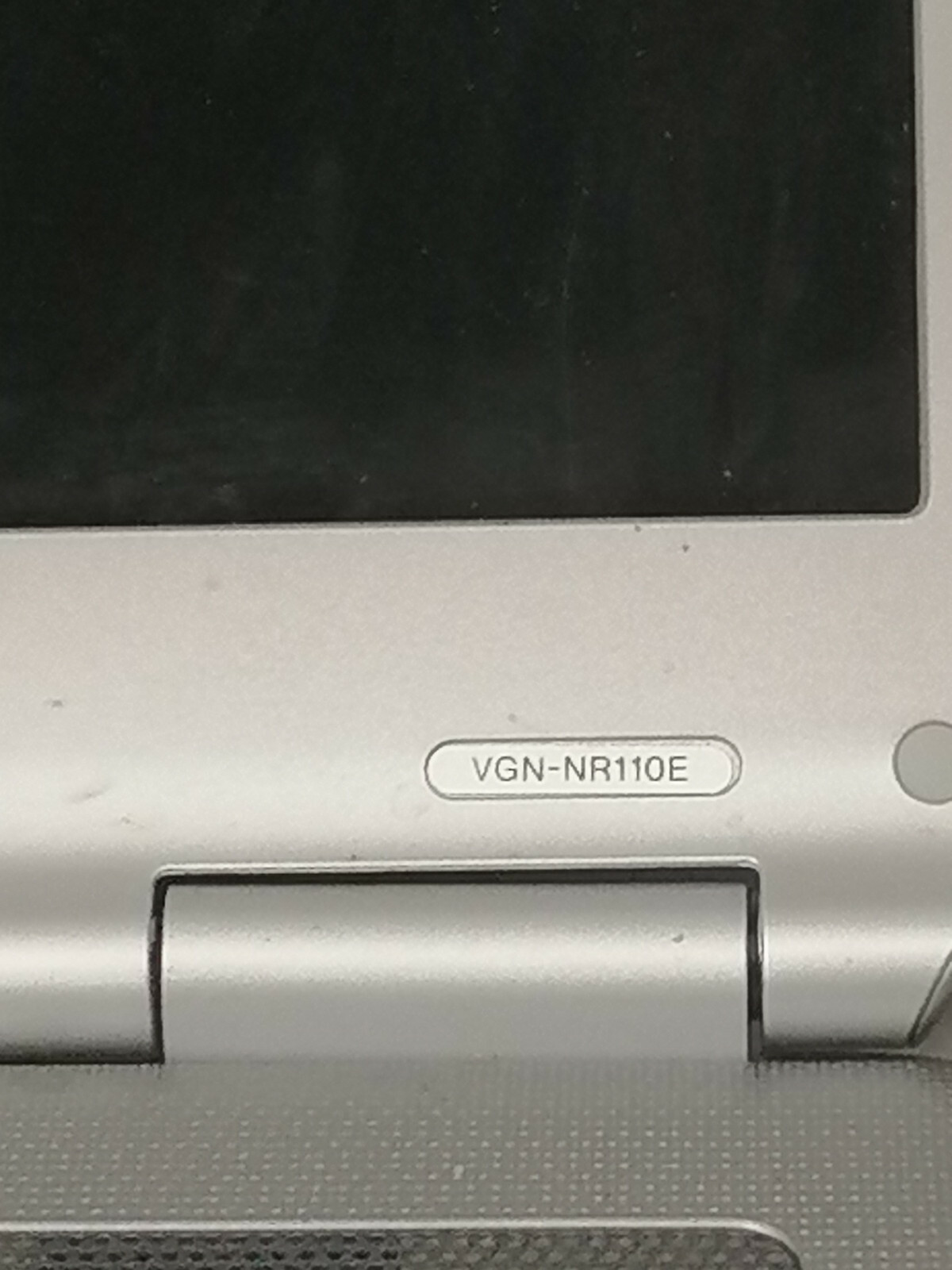 Sony VAIO VGN-NR110E t2310 @1.46GHz 2GB DDR2 Broken Screen Missing 2 Keys