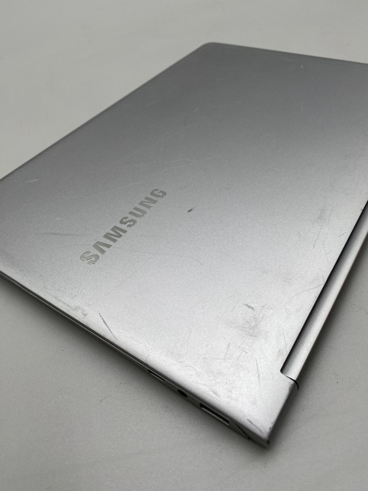 Samsung Notebook 9 13.3″ Pentium 4405U 2.1GHz 128GB SSD 4GB DDR3 Silver Laptop C
