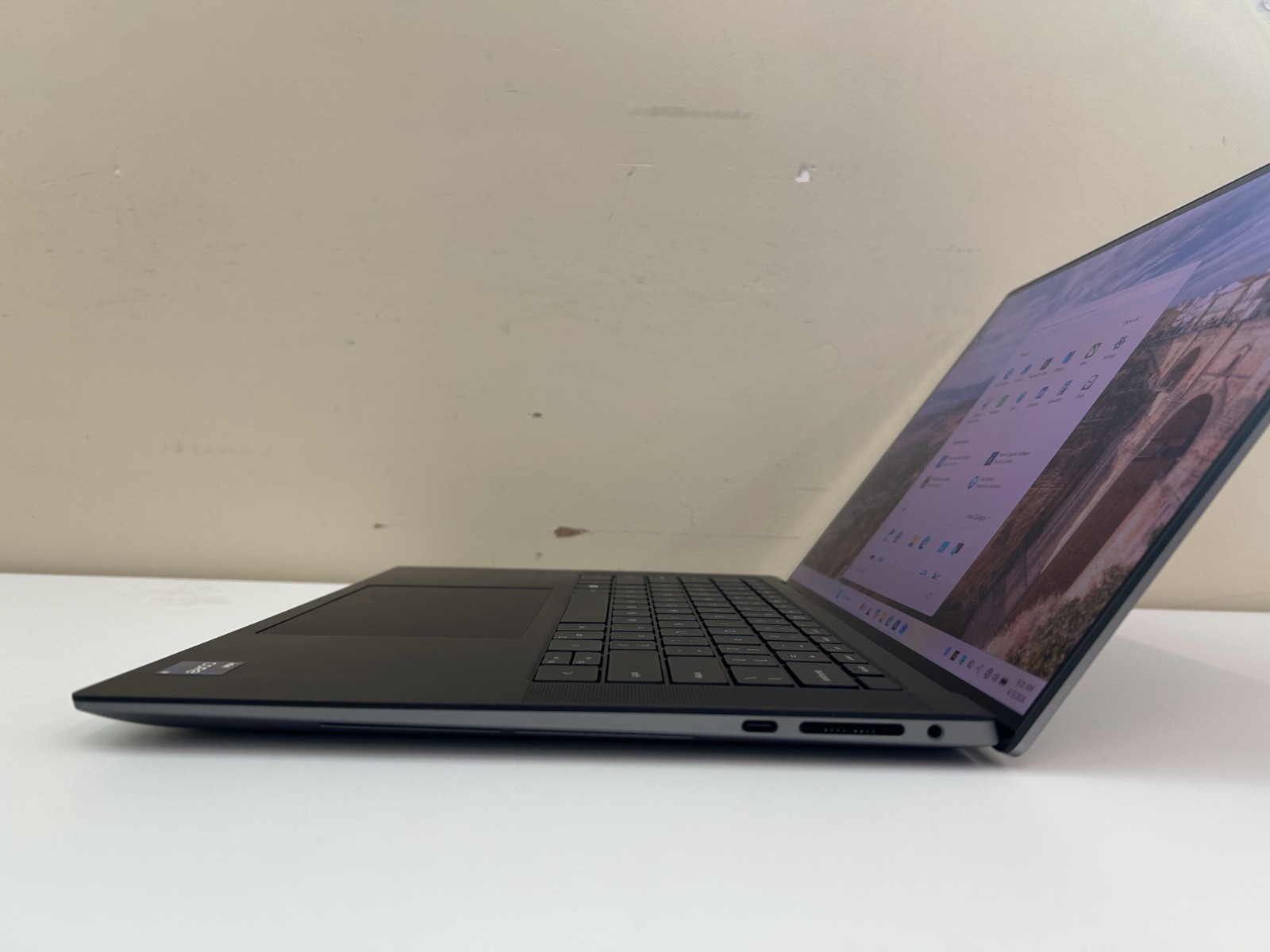 Dell Precision 5570 15.6″ TOUCHSCREEN Core i9-12900H 2 TB NVMe SSD 32GB RAM
