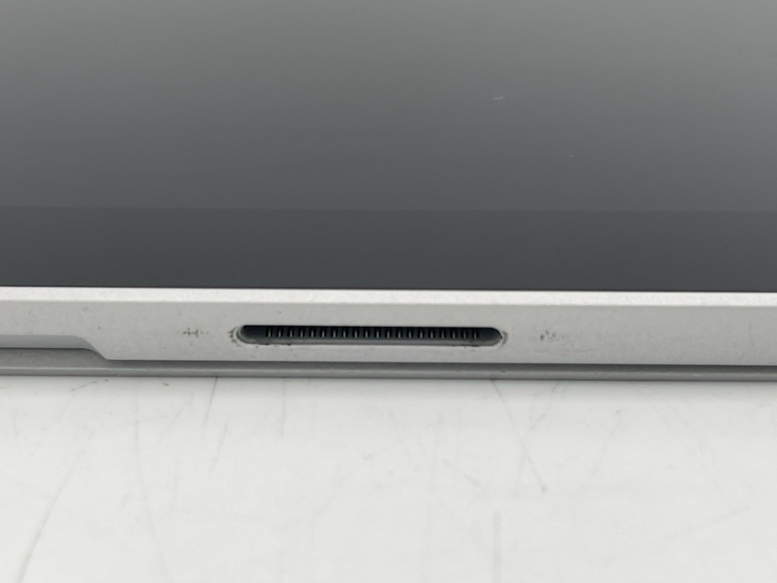 Microsoft Surface Pro 6 1796 12.3″ PC w/ i5-8250U 1.6GHz CPU 128GB SSD 8GB RAM