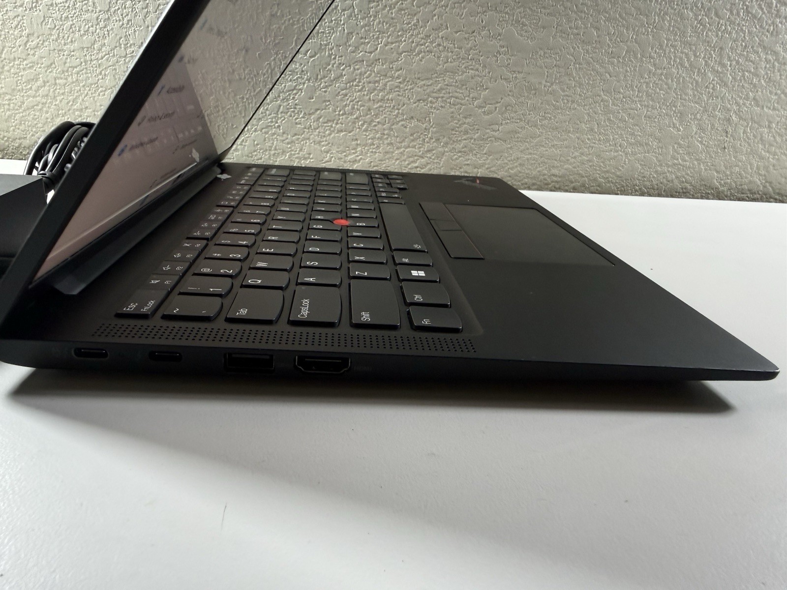 Lenovo ThinkPad X1 Carbon 9th Gen 14″ Intel i7-1185G7 16GB DDR4 256GB Win 11