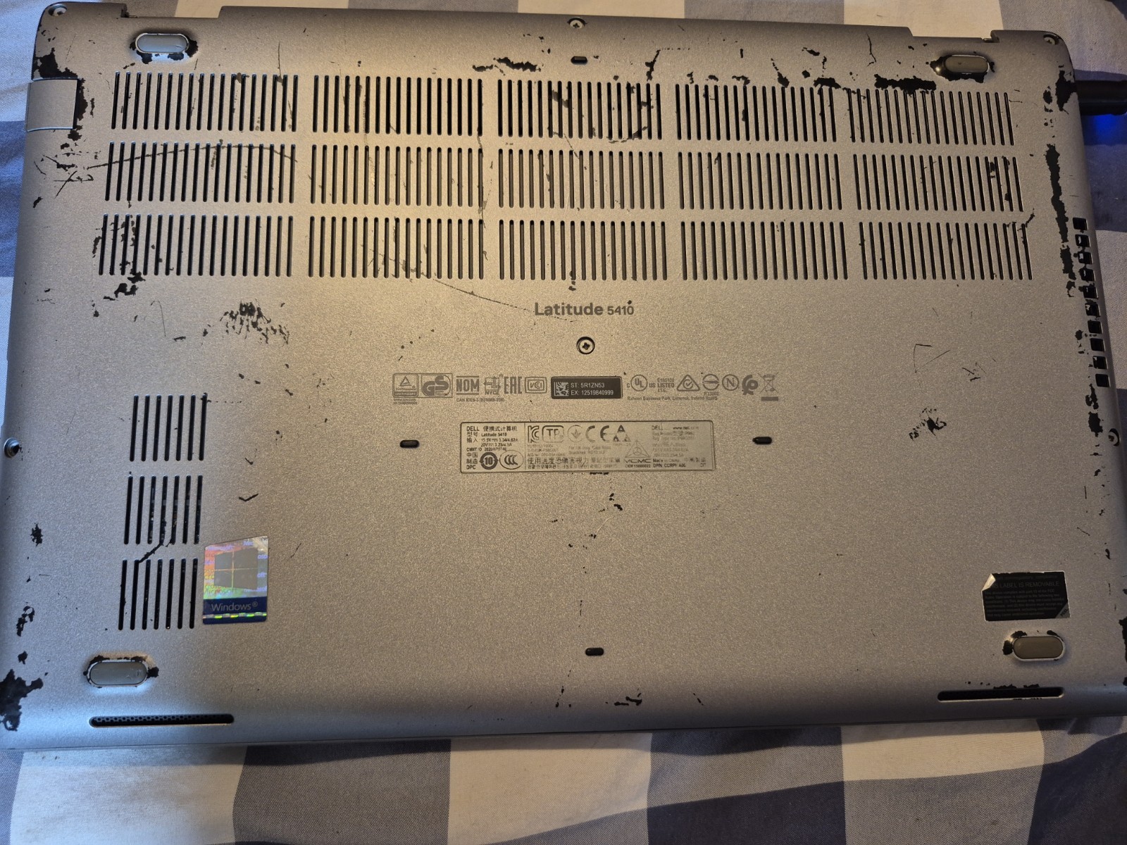 Dell Latitude 5411 14″ Core i7-10850H 2.7GHz 4GB RAM NO DRIVE POOR BATTERY
