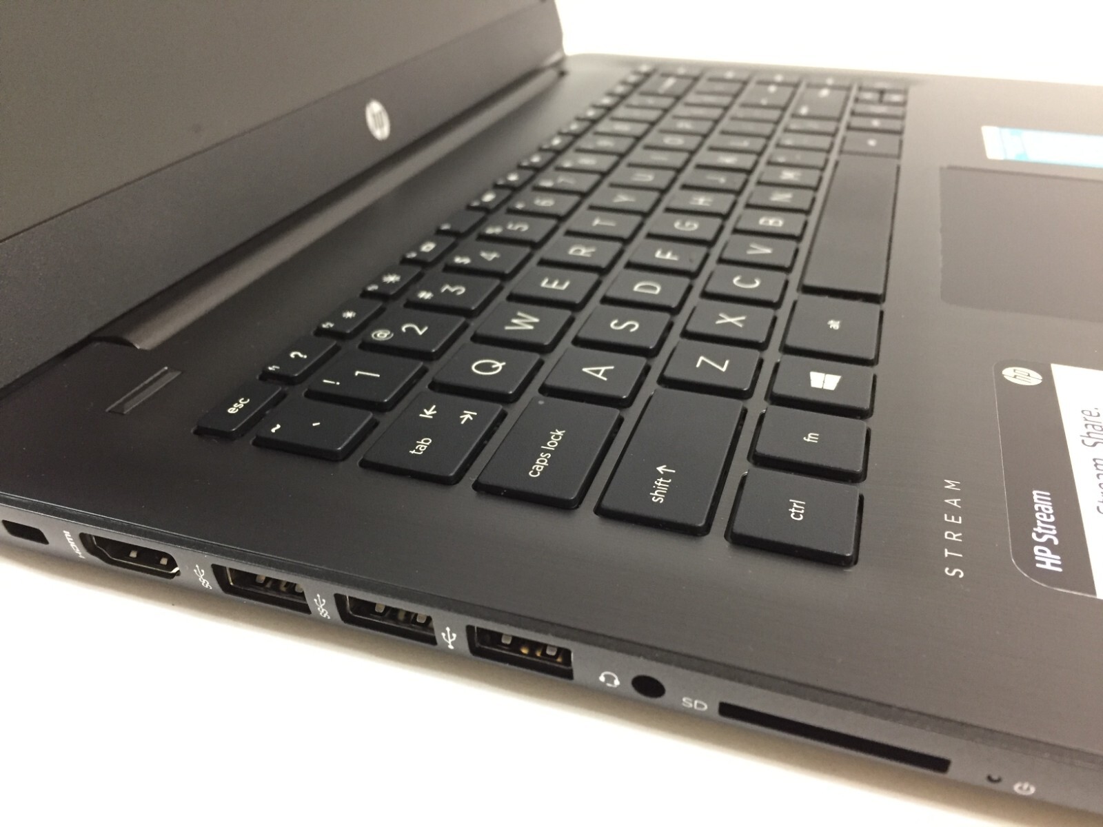 HP Stream 14-ds0013dx Laptop 14″/AMD A4-9120E APU/4GB RAM/64GB eMMC/Win10s